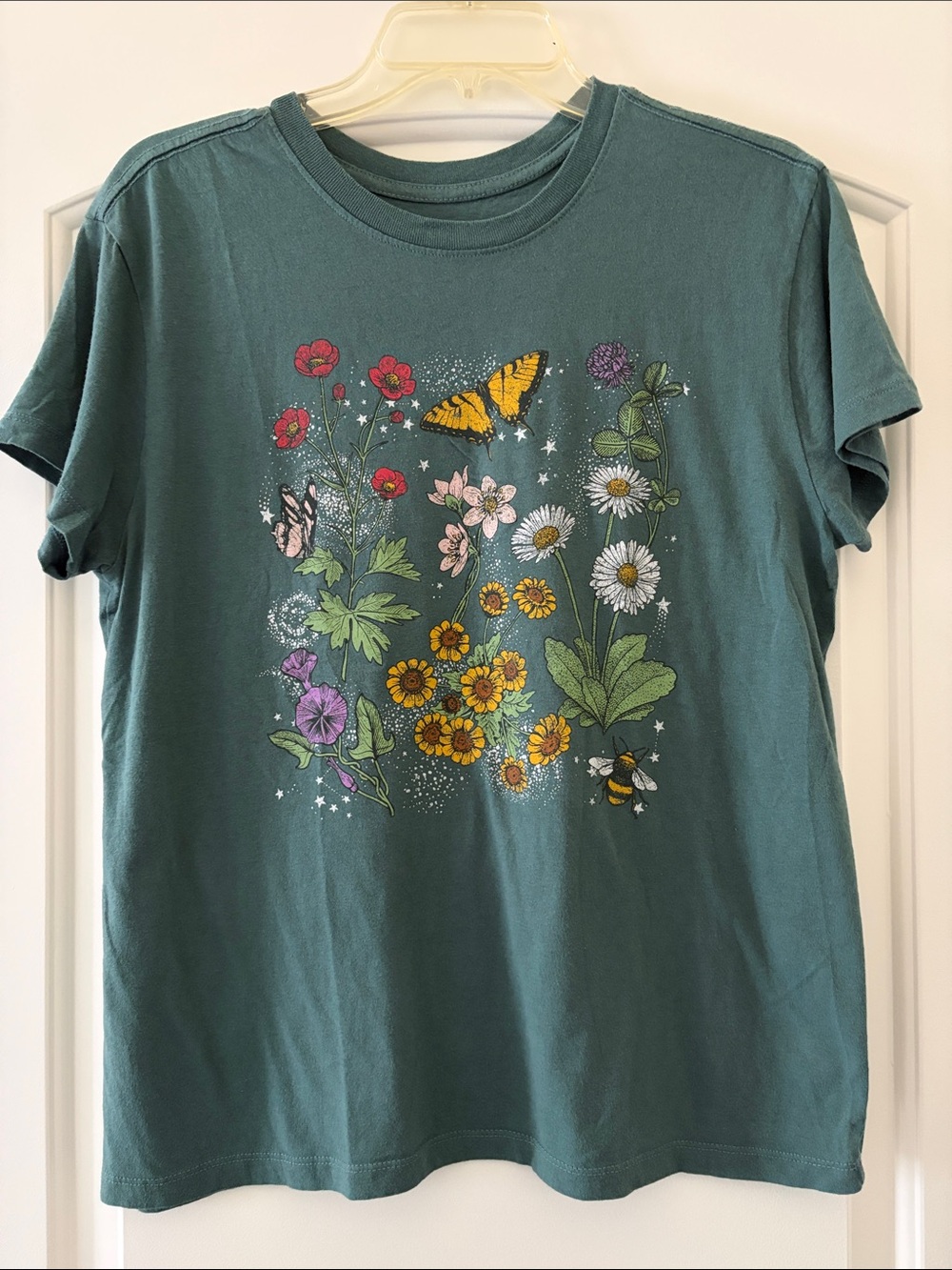 Doe Green Floral & Butterfly Graphic Tee, size M
